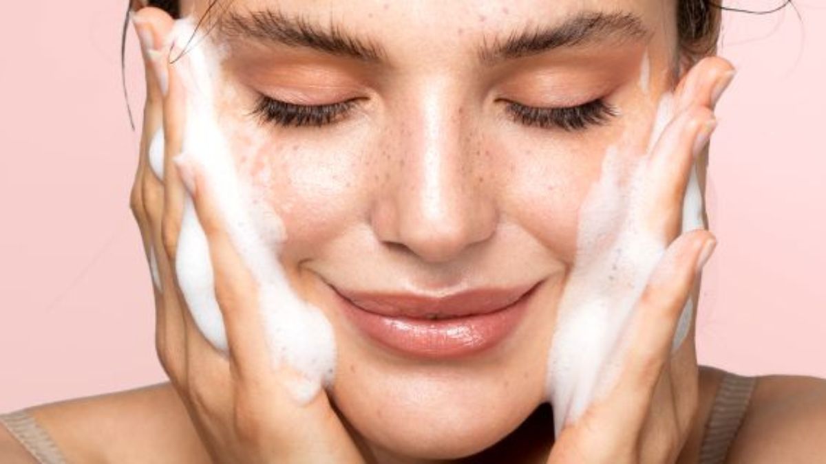 Best Face Washes for Women Perfect Your Summer Skincare